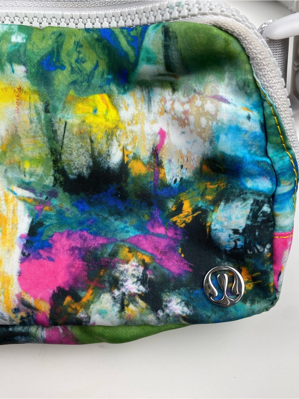 Lululemon Everywhere Belt Bag No Limits White Multicolor Tie Dye - Picture 3 of 9